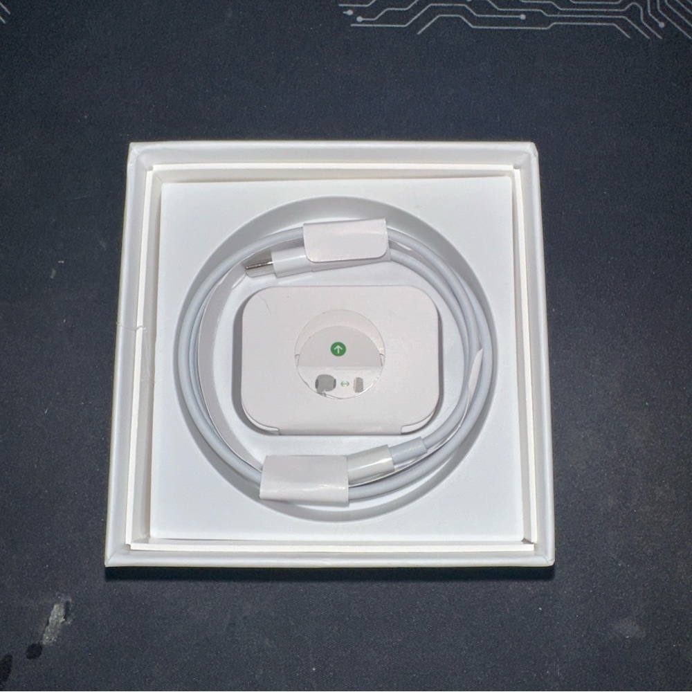 Apple Airpods Pro 2nd Gen - Picture 2 of 3